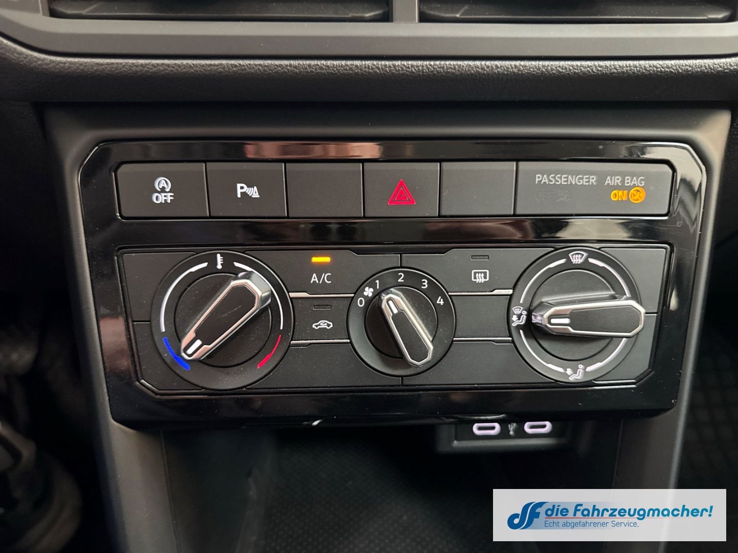 Fahrzeugabbildung Volkswagen T-Cross Life 1.0 TSI EU6d Musikstreaming DAB Tot