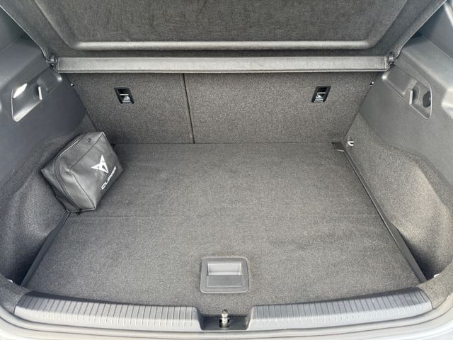 Born 58 kWh LED Navi Sitzh. ACC Keyless Kamera 2