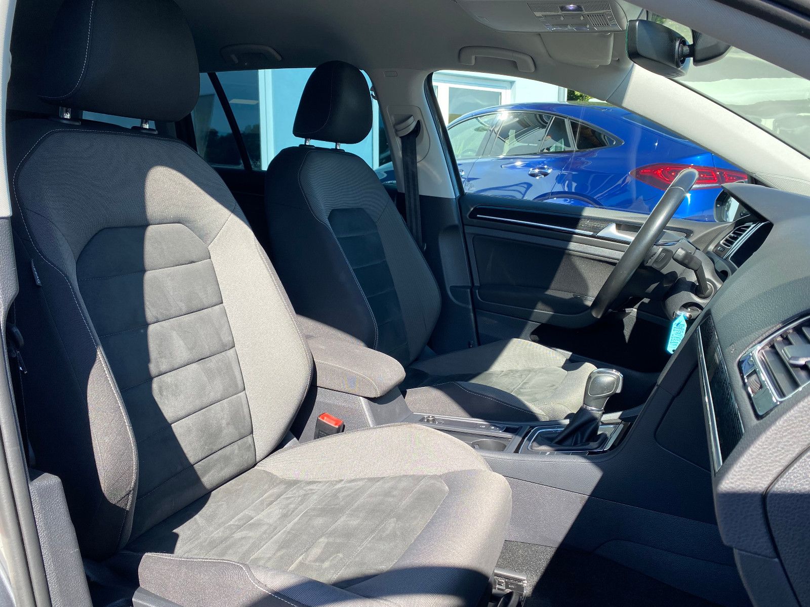 Fahrzeugabbildung Volkswagen Golf VII Variant Highline TSI DSG ACC LED Kamera