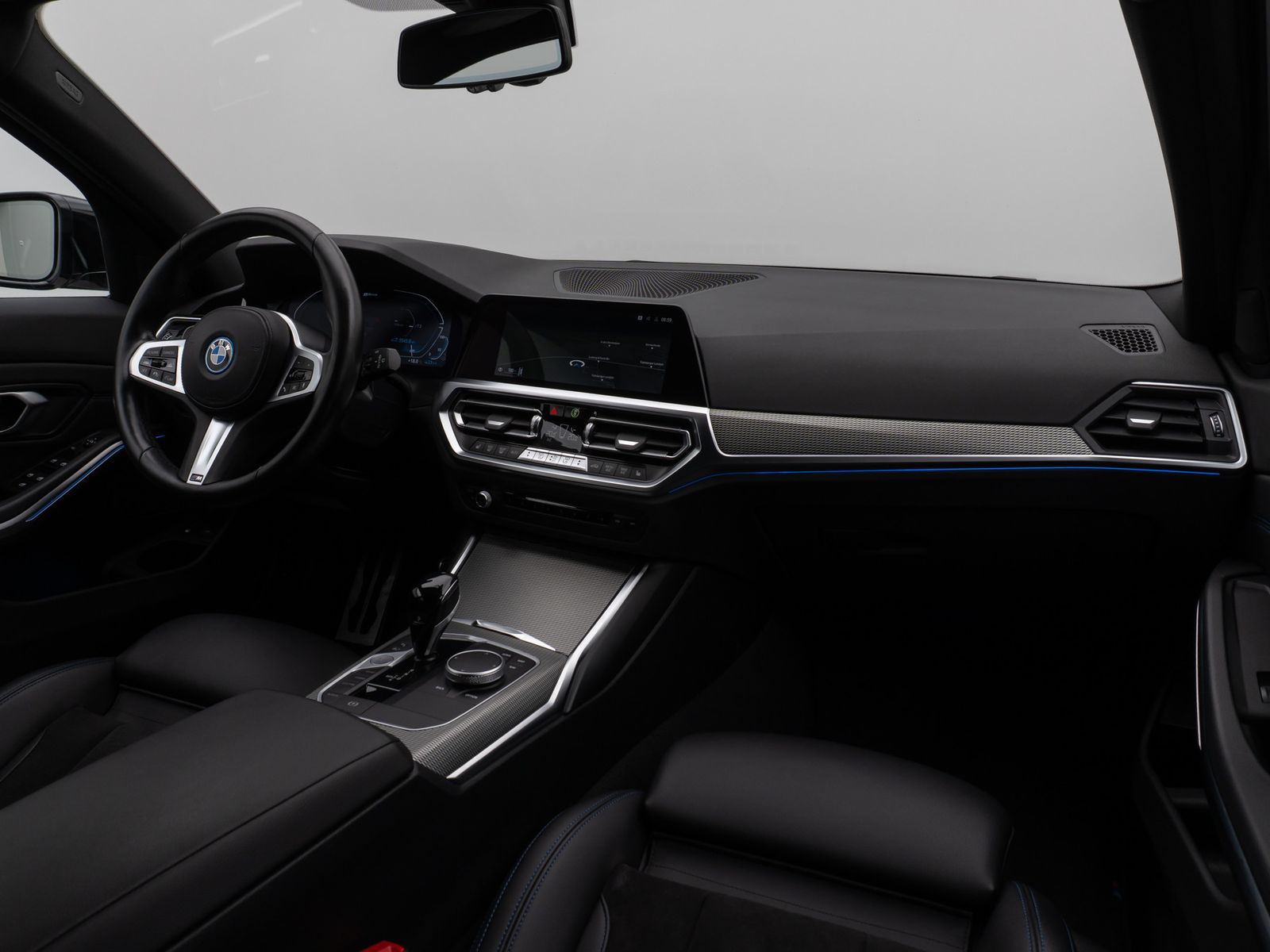 Fahrzeugabbildung BMW 330e M Sport Kamera Laser HUD HiFi AHK Stop&Go