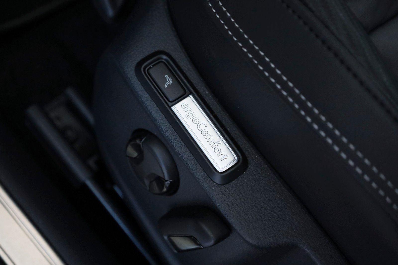 Fahrzeugabbildung Volkswagen Passat Variant R Line Leder,Navi,LED,ACC,CarPlay