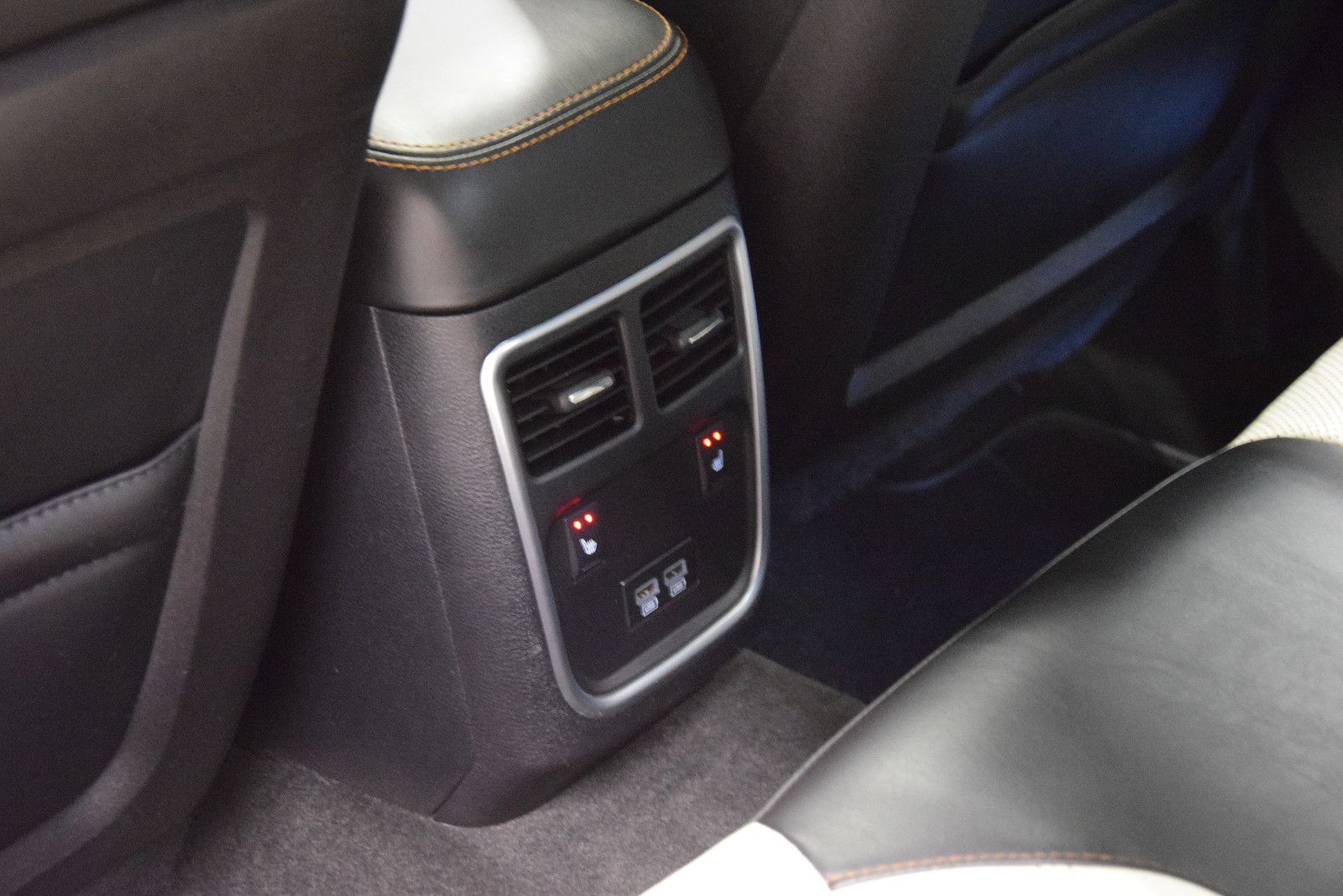 Fahrzeugabbildung Dodge Charger Schiebedach Sitzl Bi-Colo Alpine LED NAV