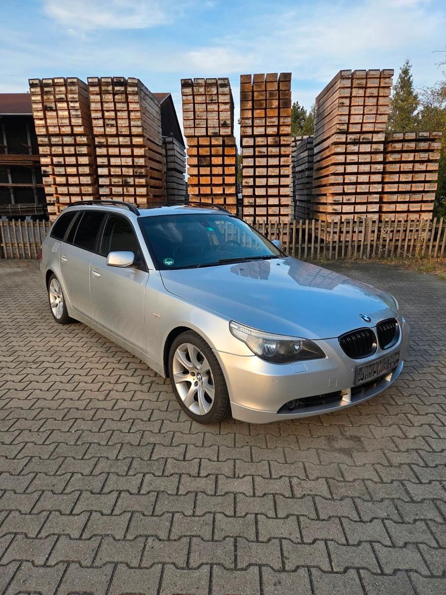 BMW 545 2004 — вигляд ззаду