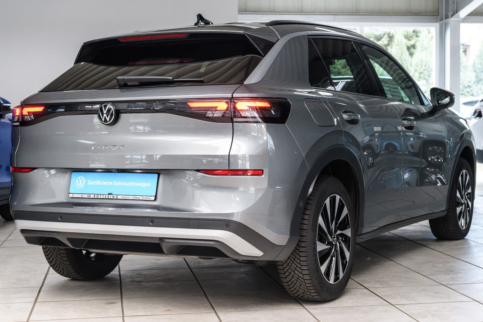 Fahrzeugabbildung Volkswagen T-Roc Life 1.5 eTSI DSG LED+NAVI+RFK+SHZ+ACC