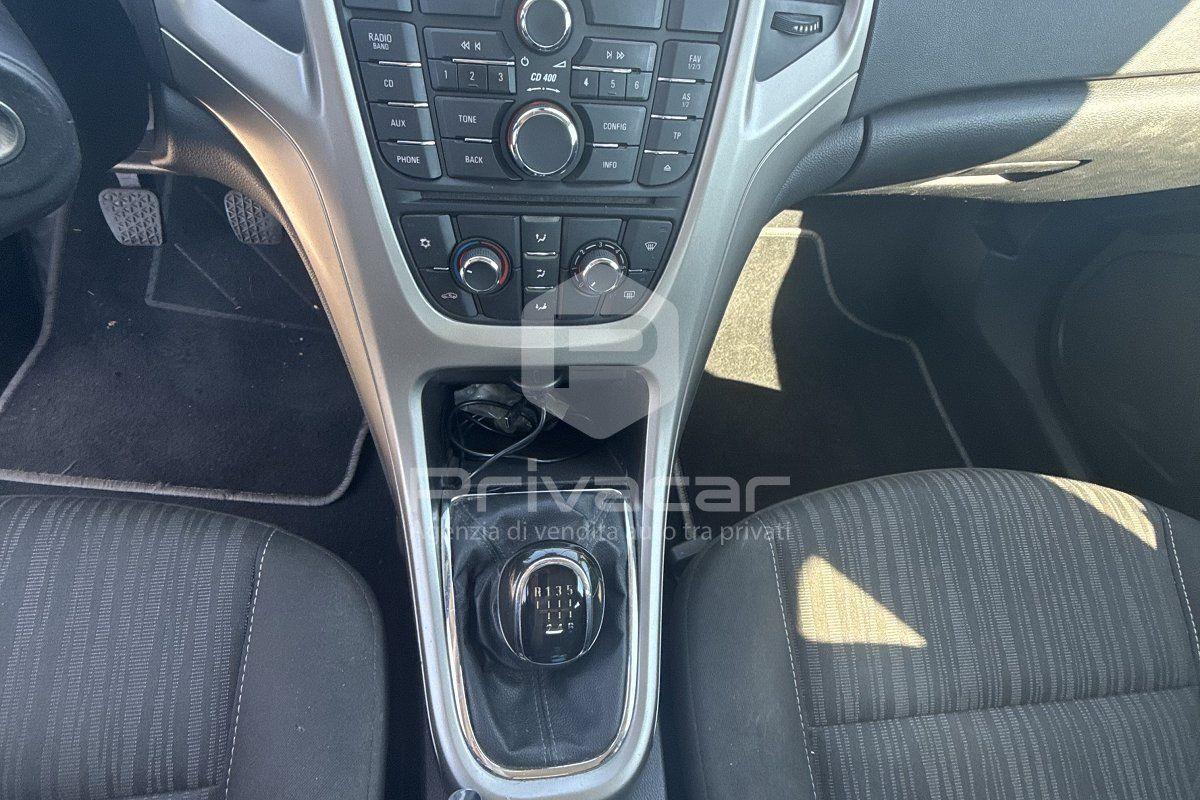 Opel Astra 2011 — photo 12