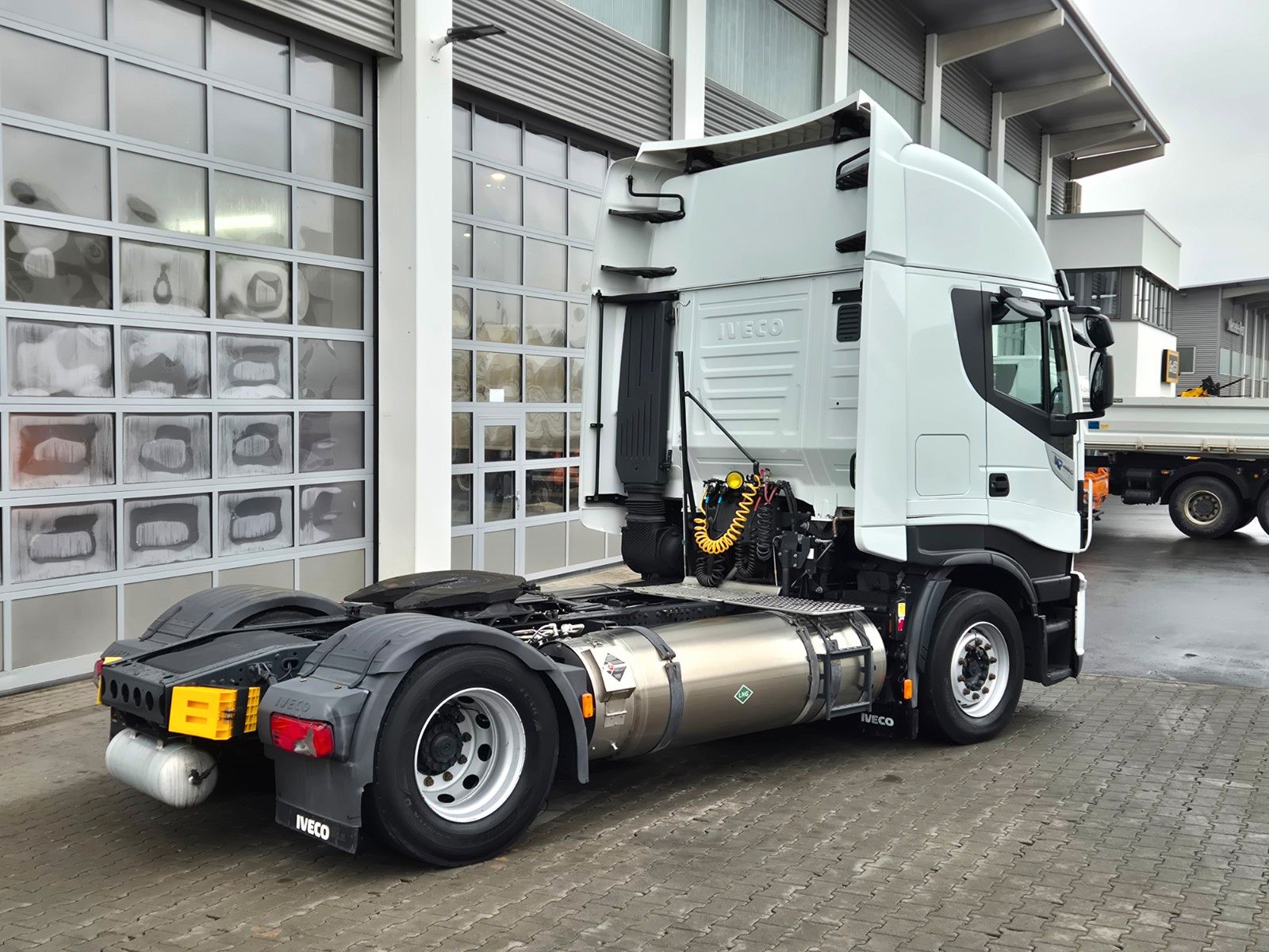 Fahrzeugabbildung Iveco Stralis 460NP LNG Intarder 3 Stück