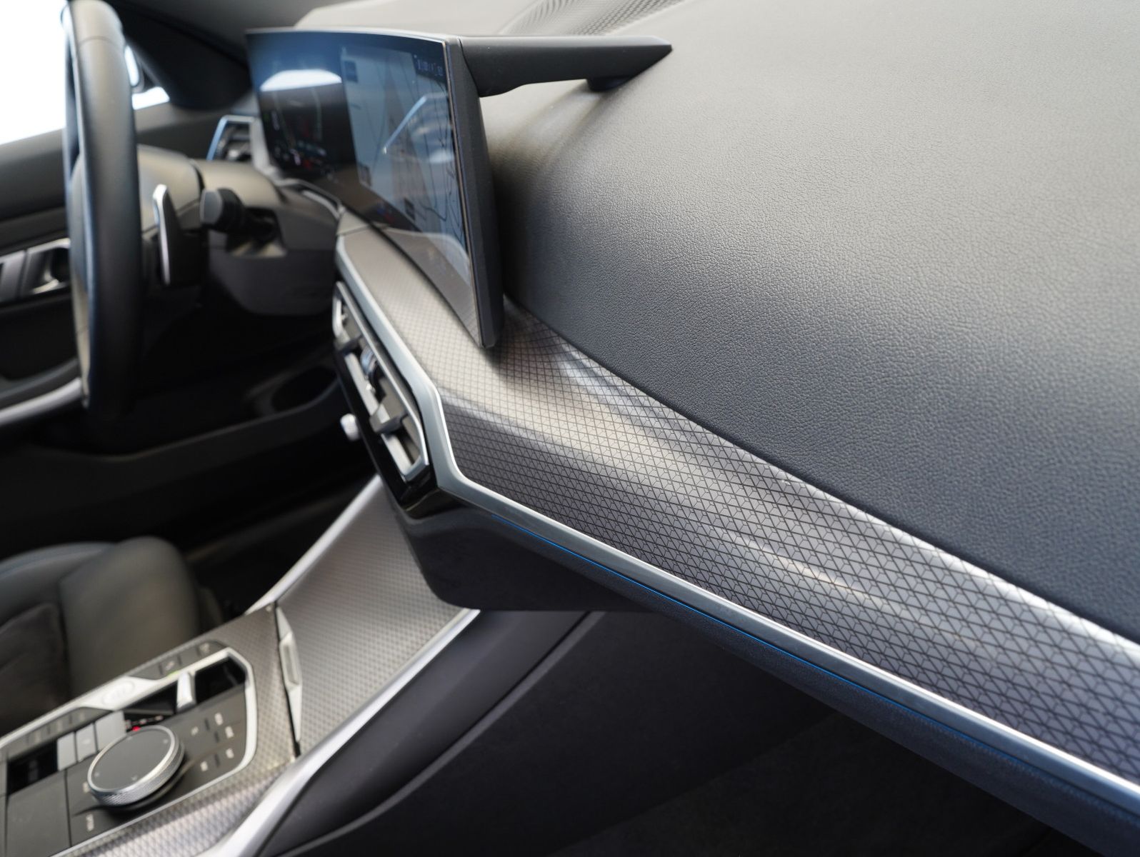 Fahrzeugabbildung BMW 320 d xDrive Touring M Sport LED/DAB/CARPLAY/ACC