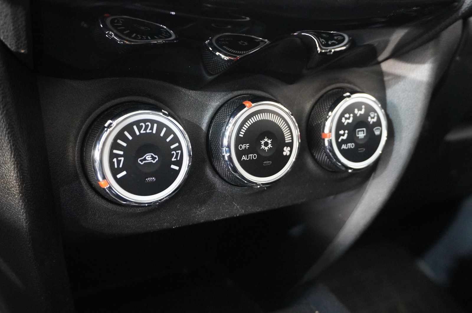 Fahrzeugabbildung Mitsubishi ASX 1.6D TOP 2WD NAVI/LED/KAMERA/PANO./SHZ/AHK