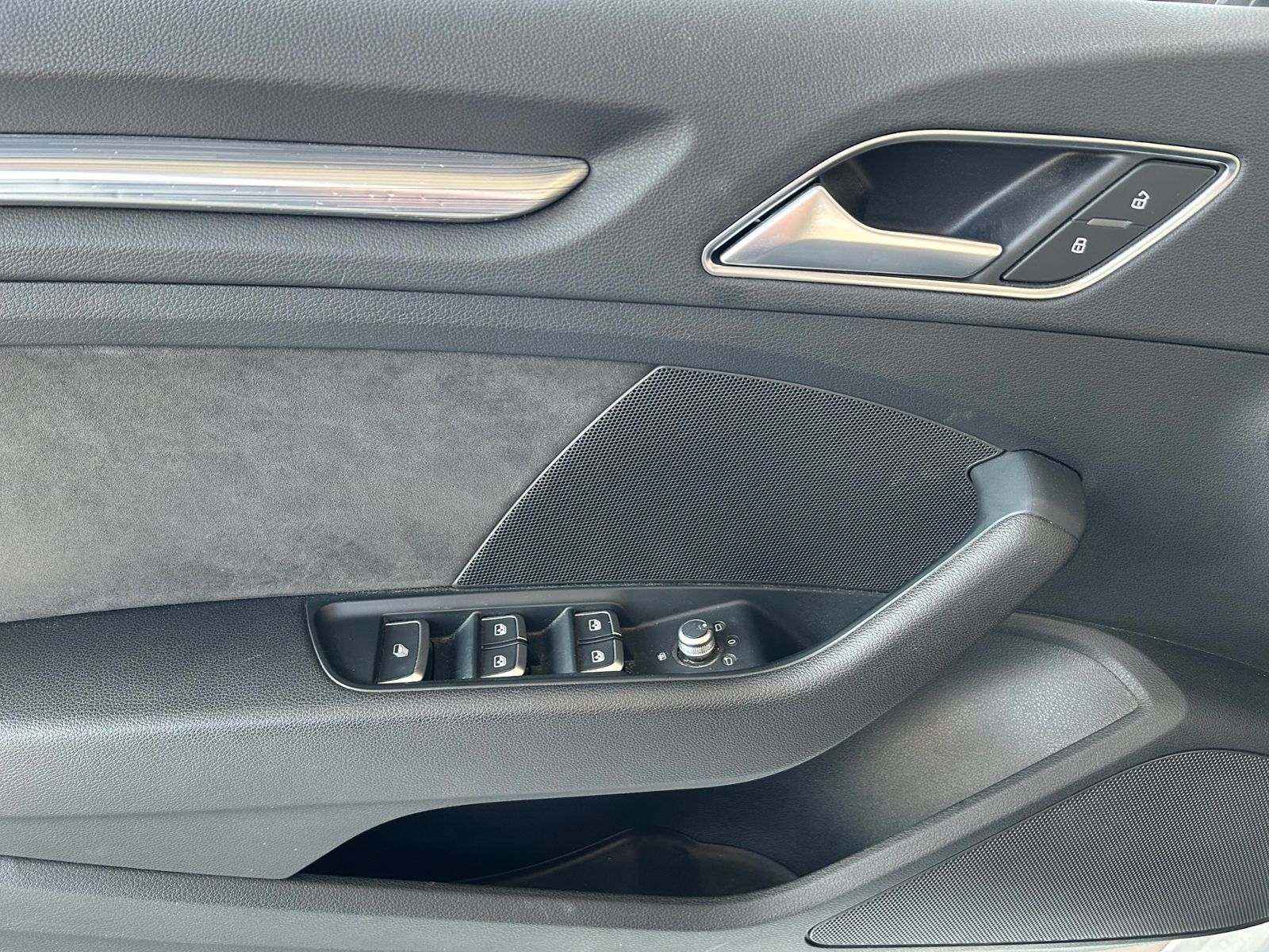 Fahrzeugabbildung Audi A3 Cabriolet 35 TFSI S line sport Nackenhz AHK L