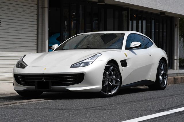 FERRARI GTC4Lusso
