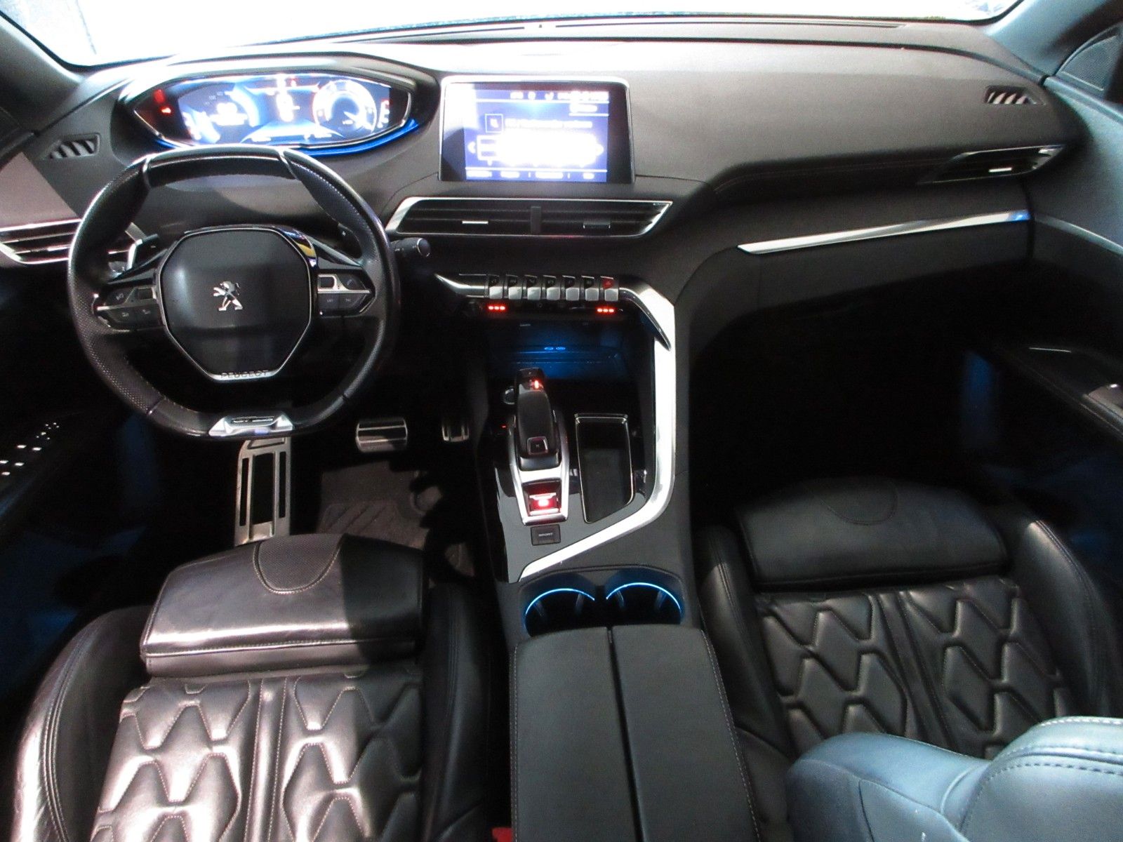 Fahrzeugabbildung Peugeot 5008 GT-LINE 1.5D LED/SHZ/VOLLLEDER/360°CAM