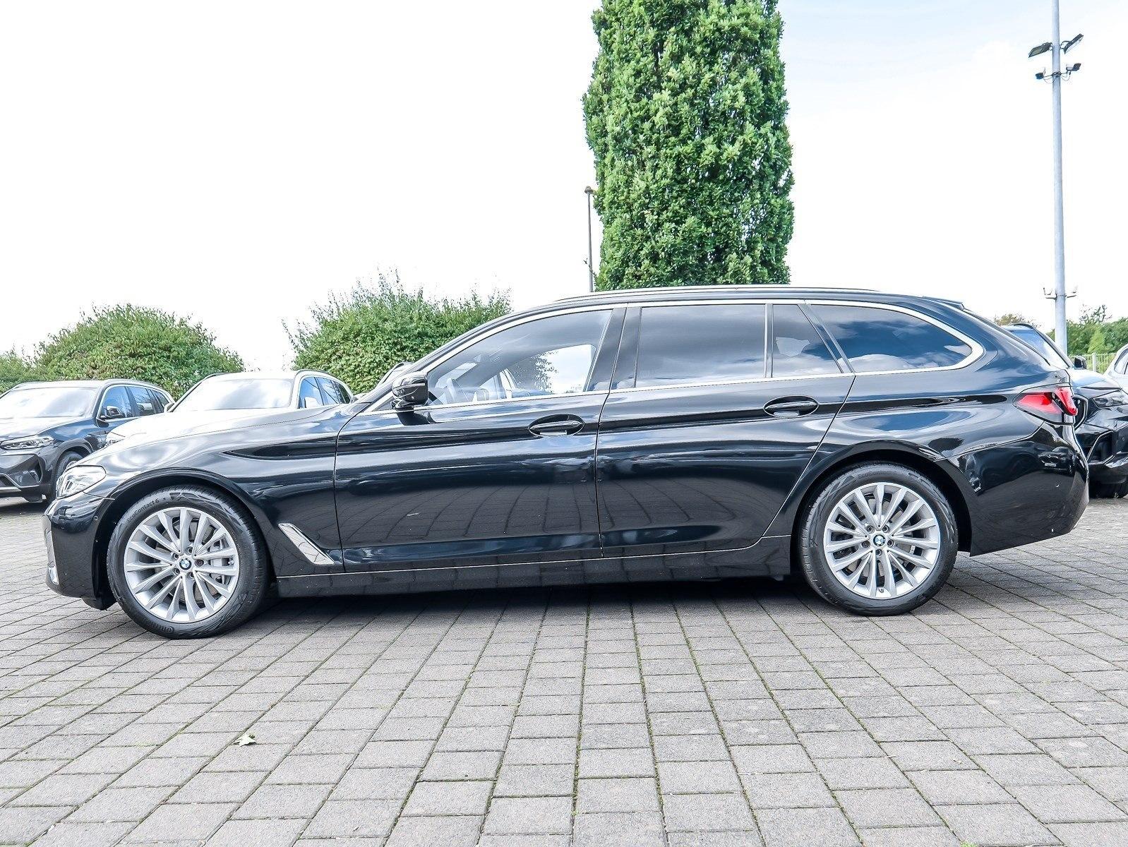 BMW 530d Touring Luxury Line HUD PANO RFK NAVI DAB