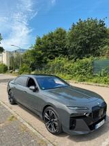 BMW 740d xDrive-M Sport, Sky Panorama, TV, B&W,  - BMW 740 in Duisburg