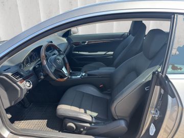Mercedes E 200 - 12