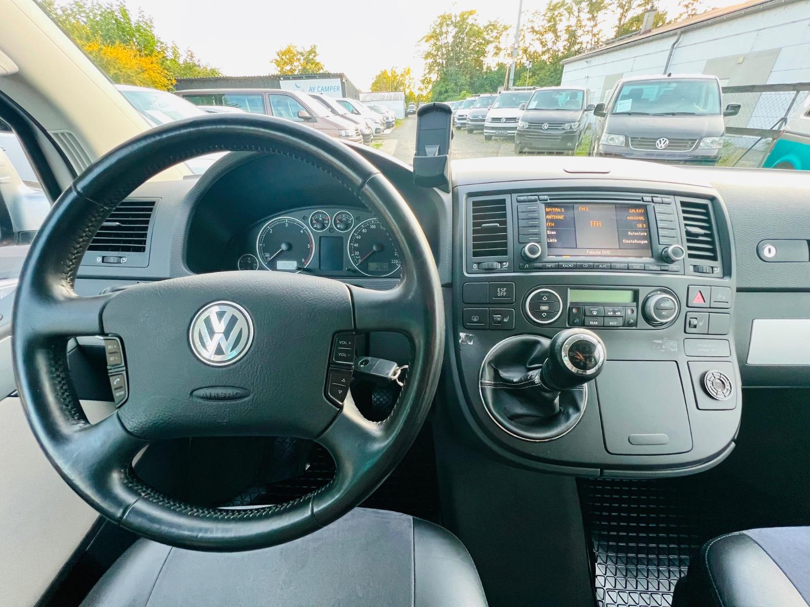 VOLKSWAGEN T5 MULTIVAN UNITED 2.5 TDI 174ch 4MOTION - 7 PLACES - 2 PORTES COULISSANTES ÉLECTRIQUES - ALCANTARA/CUIR - GPS - CHAUFFAGE AUXILIAIRE