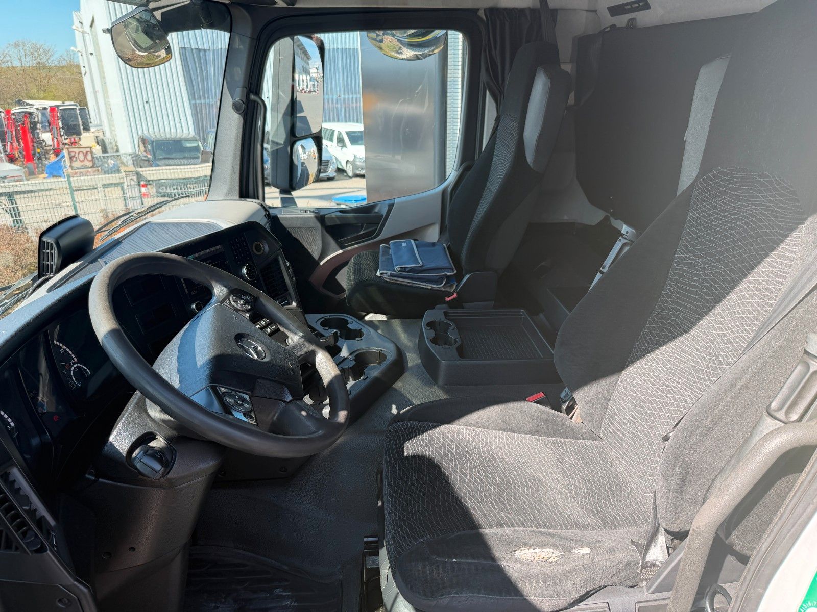 Fahrzeugabbildung Mercedes-Benz Antos 2543 L Schwenkwand LBW BÄR 2.500kg AHK