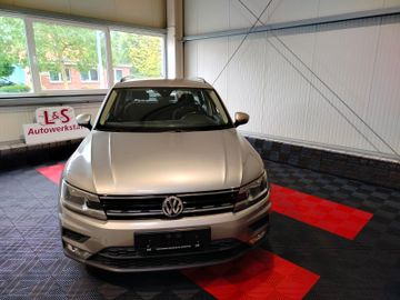Volkswagen Tiguan - 1