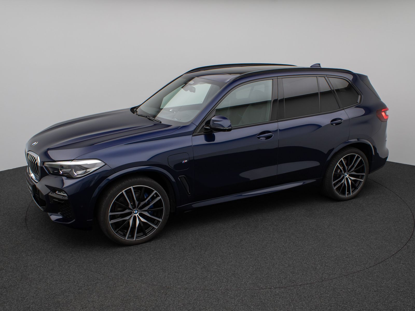 Fahrzeugabbildung BMW X5 xD45e M Sport Panorama 360°HUD DAB H/K 22Zoll