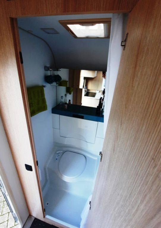 Fahrzeug Übersicht 16 Fahrzeugabbildung Adria Aviva 400 PS 1.Hand/sehr gepflegt