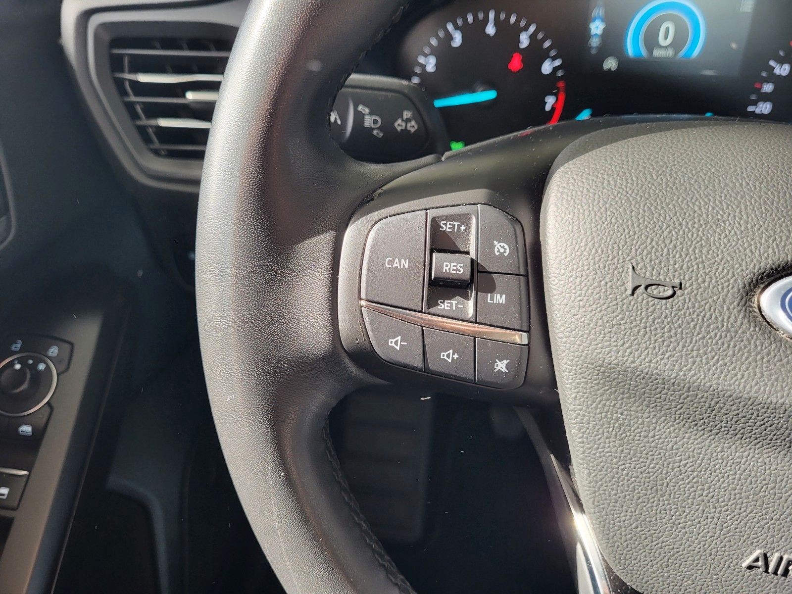 Fahrzeugabbildung Ford Focus Lim./WINTER-P/KEYFREE/NAVI/TEMPOMAT/LED