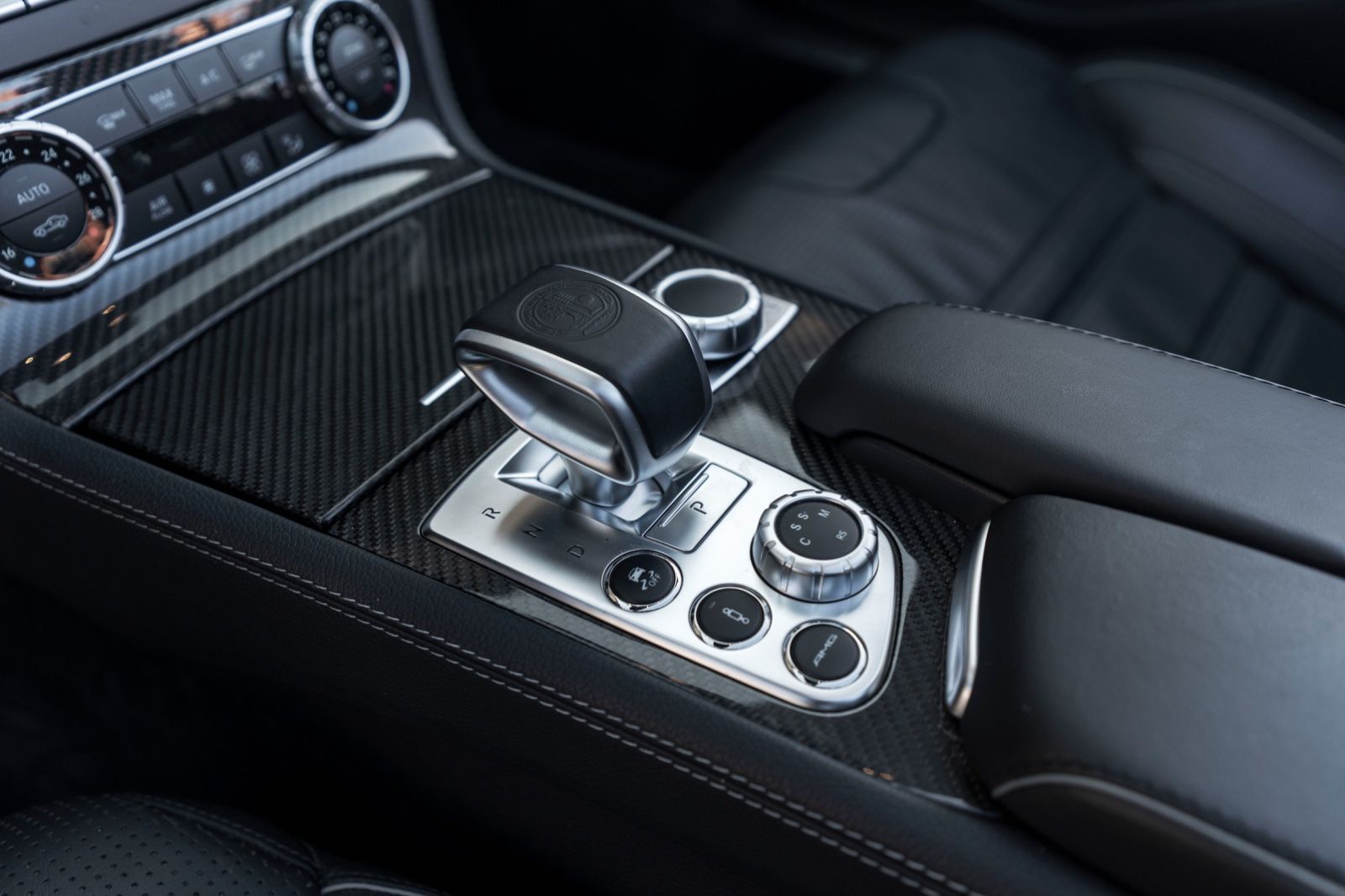 Fahrzeugabbildung Mercedes-Benz SL 63 AMG CARBON H&K KAM AIRSCRAF SOFT-CLOSE