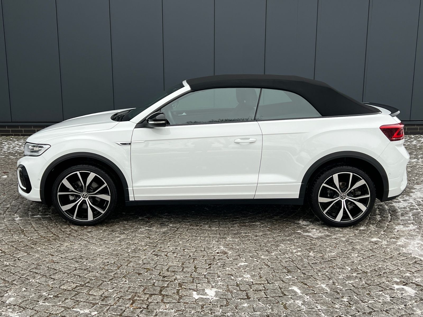 Fahrzeugabbildung Volkswagen T-Roc Cabriolet R-Line 1.5 TSI DSG *AHK, LED, Bl