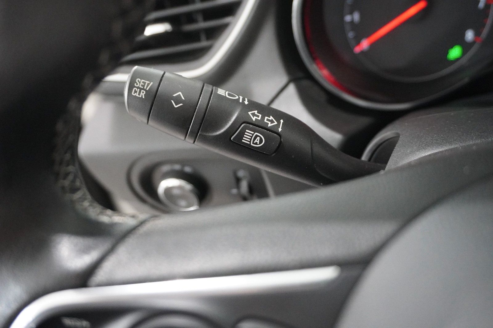 Fahrzeugabbildung Opel Grandland (X) 1.2T INNOV. NAVI/LED/KAMERA/PANO.