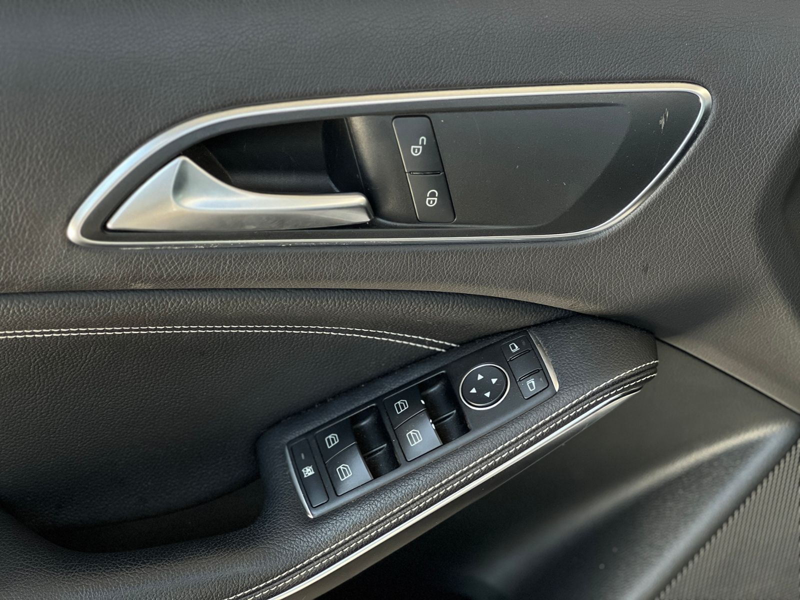 Fahrzeugabbildung Mercedes-Benz A 180 BlueEfficiency KLIMA NAV PDC SHZ ALU