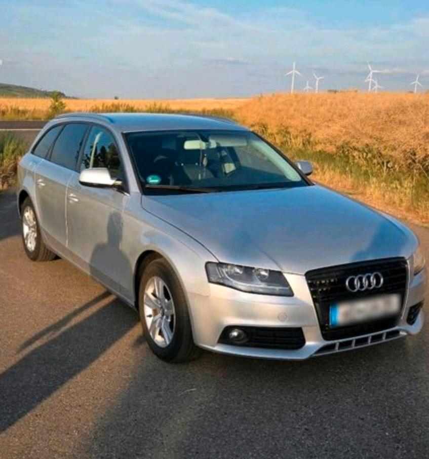 Audi A4 2011 — engine 143 HP (105kW)