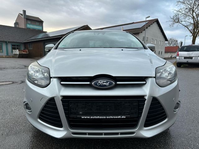 Ford Focus Lim. Titanium / 1.Hand  /Zahnriemen Neu!