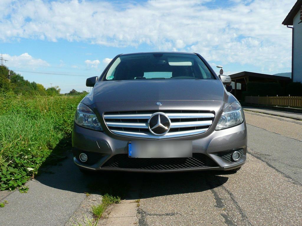 Mercedes-Benz B 180