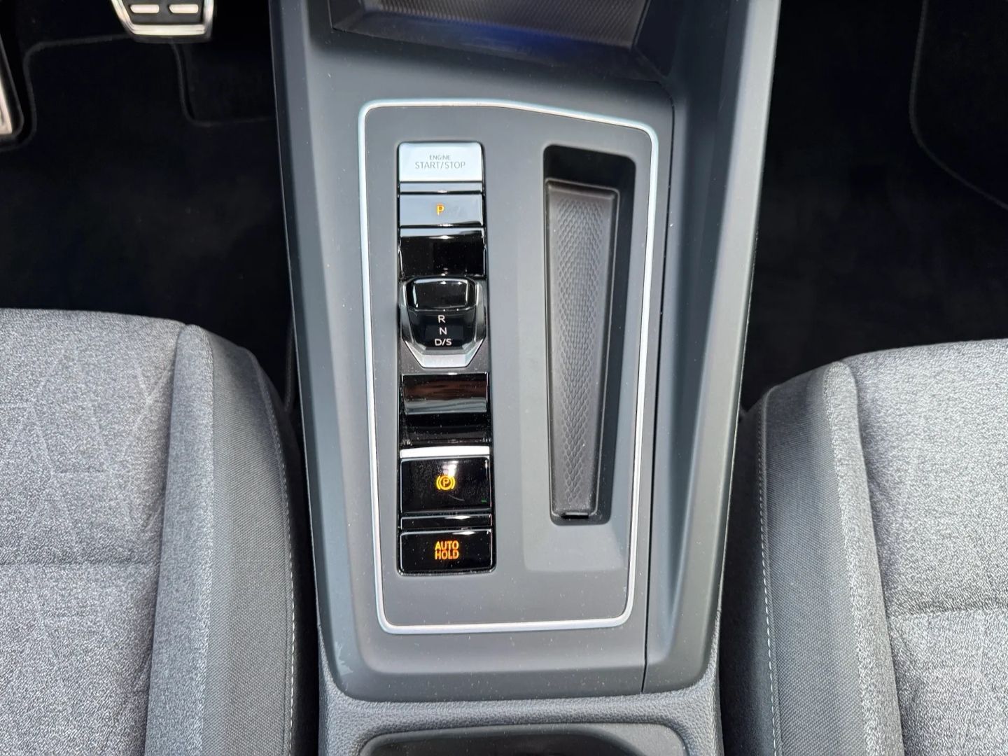 Golf VIII 1.5 eTSI DSG "MOVE" *PLUS*LED*NAVI*