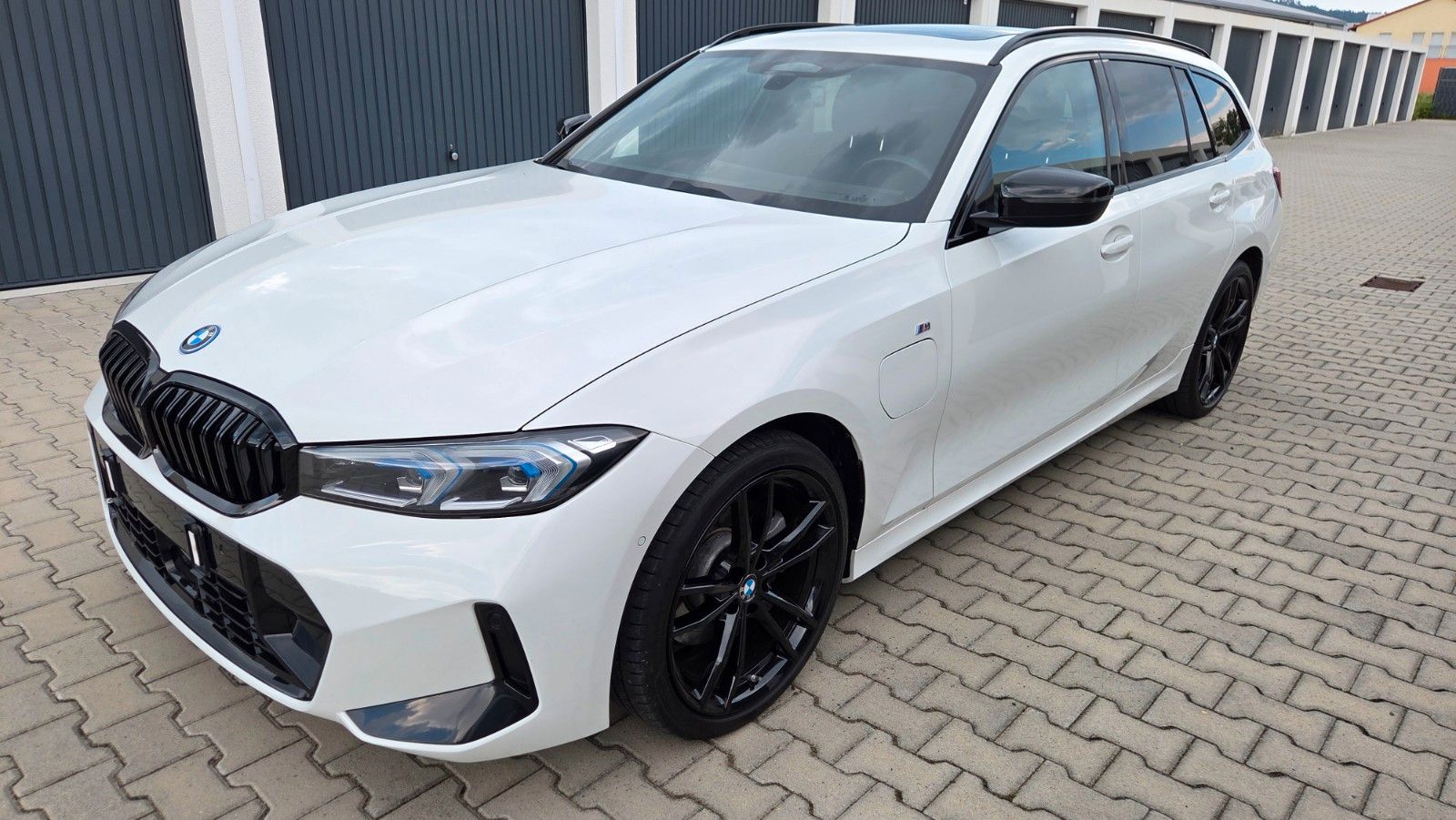 BMW 330e touring xDrive M Sport