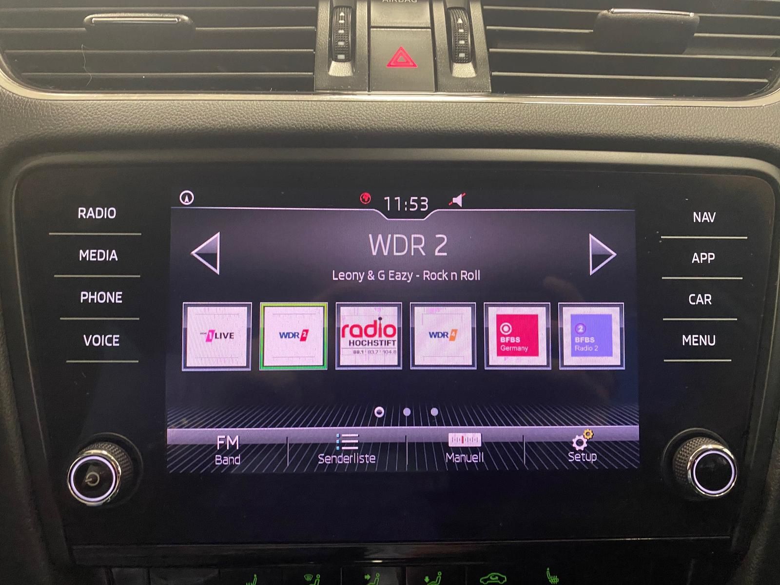 Fahrzeugabbildung SKODA Octavia 2.0 TDI Tour APP+ALLWETTER+NAVI+SITZHEIZ