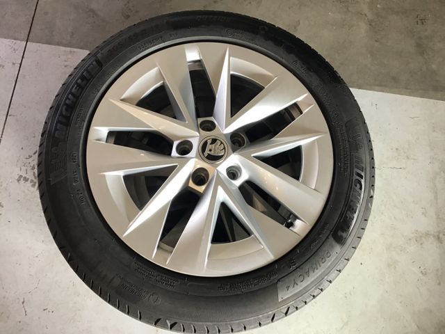 Fahrzeugabbildung Skoda Octavia Style 2.0 TDI Combi DSG/NAVI/ACC/HUD/LED