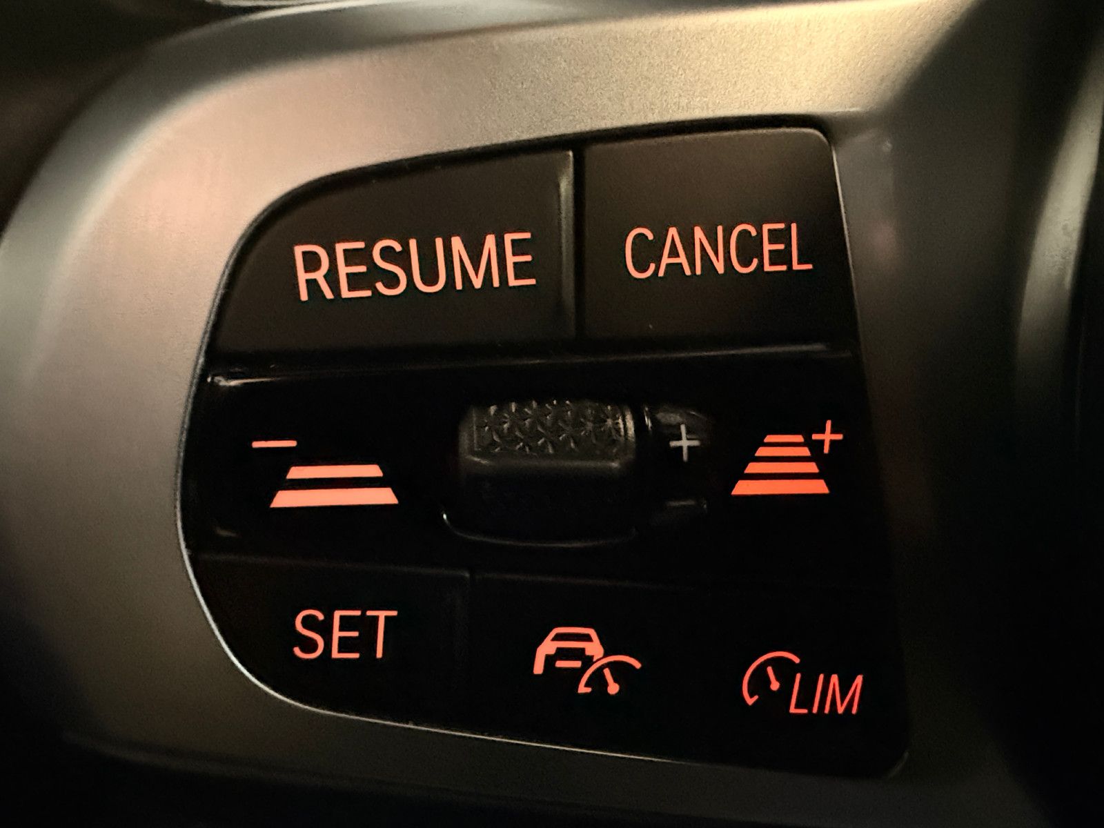 Fahrzeugabbildung BMW 530 d XDriveM Sport/M-PAKET/HARMAN-KARDON/AMBIE