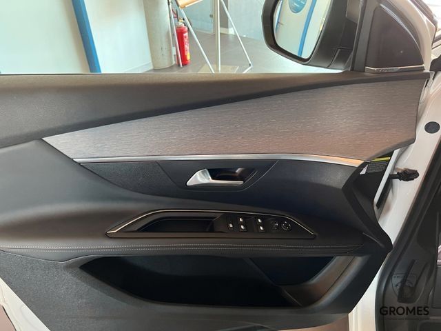 Fahrzeugabbildung Peugeot 3008 Hybrid4 300 GT ACC Focal Leder