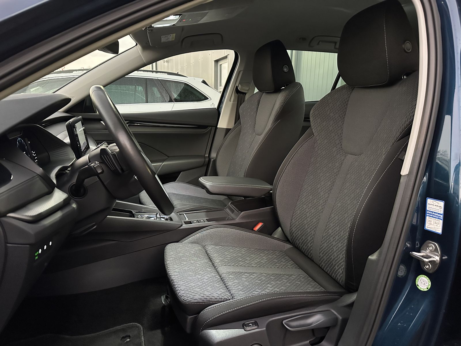 Fahrzeugabbildung SKODA Octavia Combi 2.0 TDI DSG Ambition NAV+LED+VCOCK