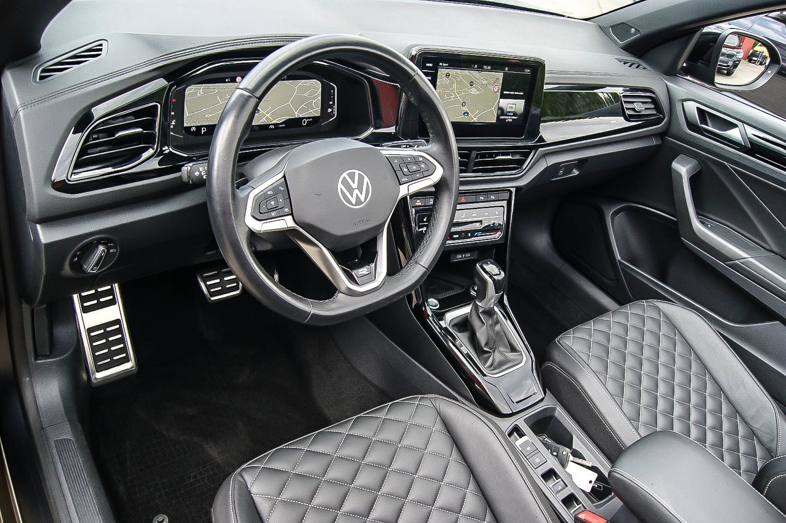 Fahrzeugabbildung Volkswagen T-Roc Cabriolet R-Line Edition Black limited 999