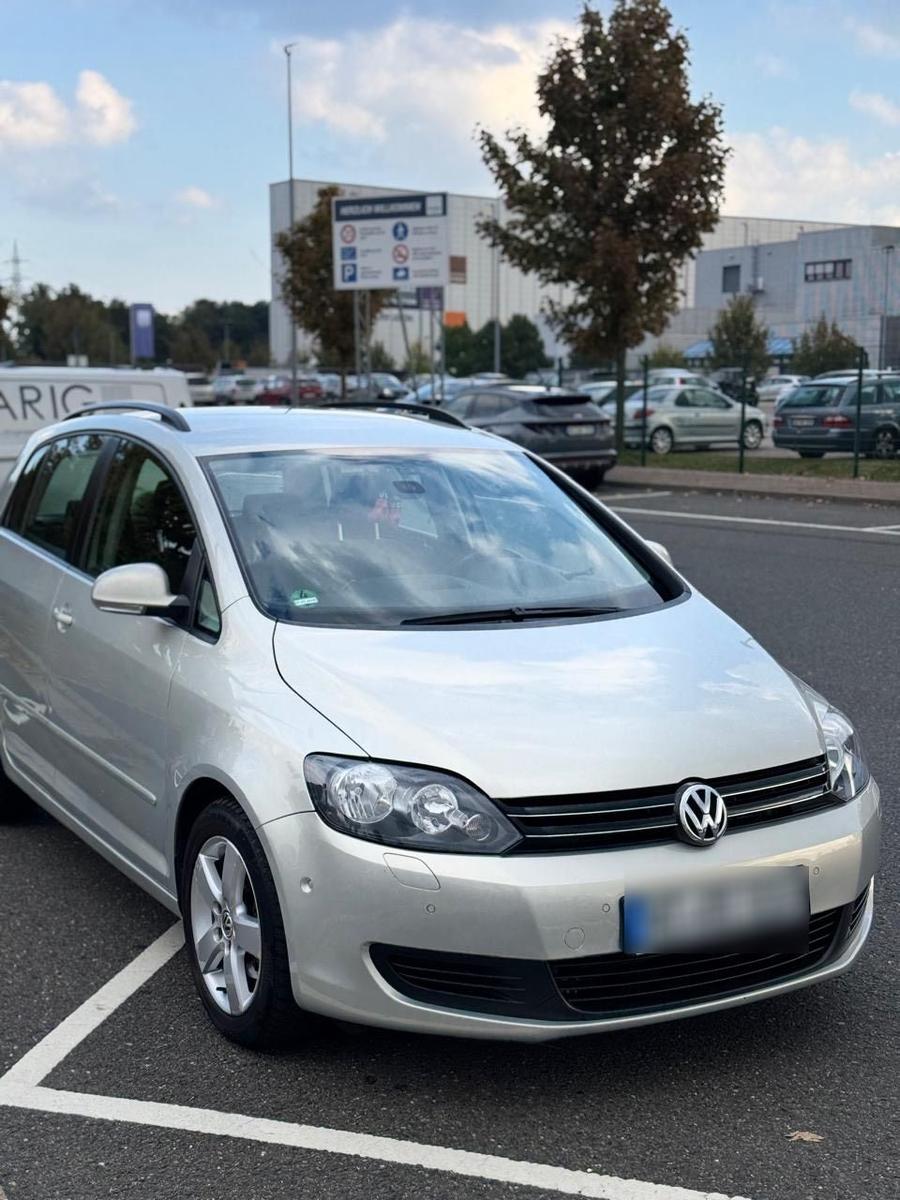 Volkswagen Golf Plus 2011 — салон