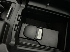 MERCEDES-BENZ E 200 CGI / NUR 54.tKM / GARANTIE / 2.HD MERCEDES-BENZ E 200 CGI / NUR 54.tKM / GARANTIE / 2.HD