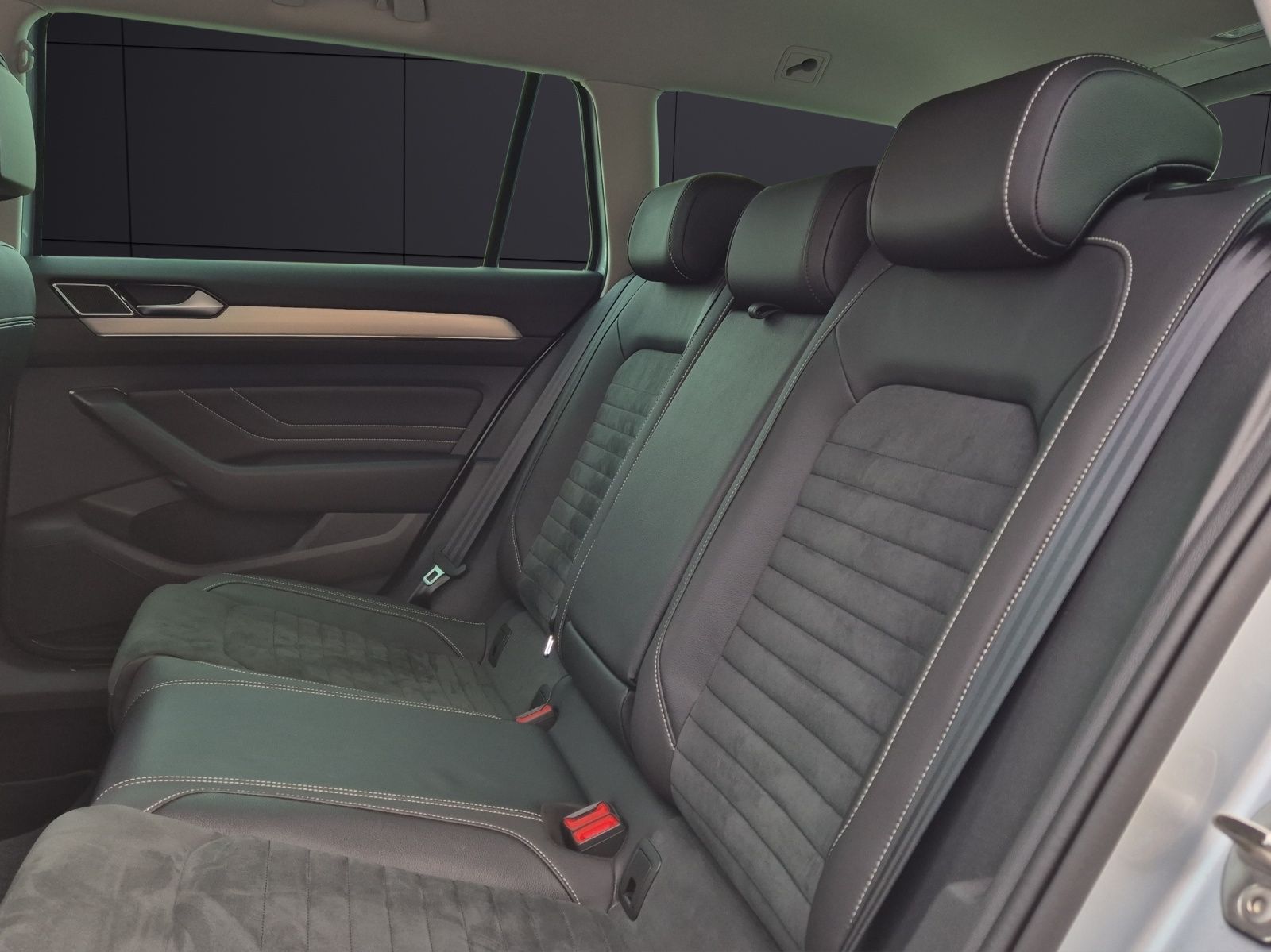 Fahrzeugabbildung Volkswagen Passat Variant TDI Elegance DSG 4M Matrix Navi A