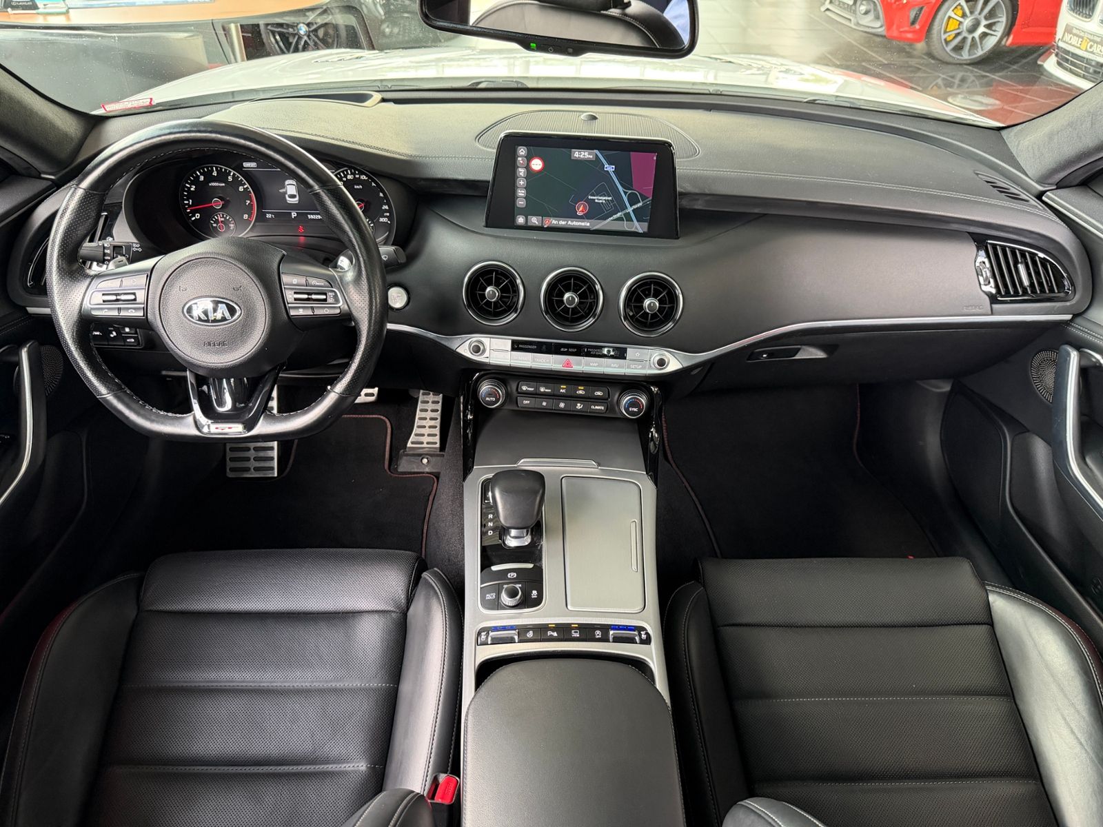 Fahrzeugabbildung Kia Stinger GT 4WD HUD PANO H/K LED NAV RFK SHZ