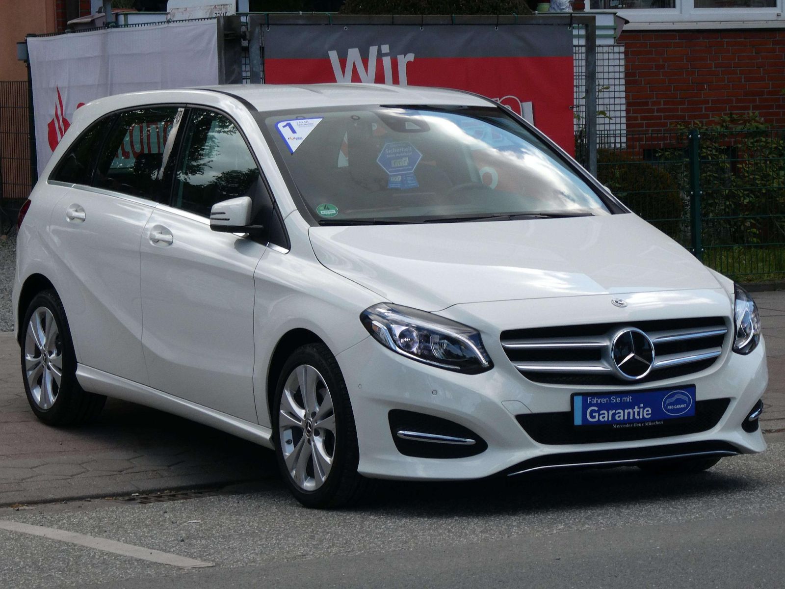 MERCEDES-BENZ B 220 4MATIC 7G-DCT 1.Hand  TÜV 06/2028 