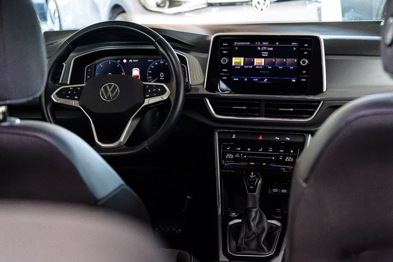 Fahrzeugabbildung Volkswagen T-Roc Style 2.0l TDI DSG + Navi + ACC + Keyless
