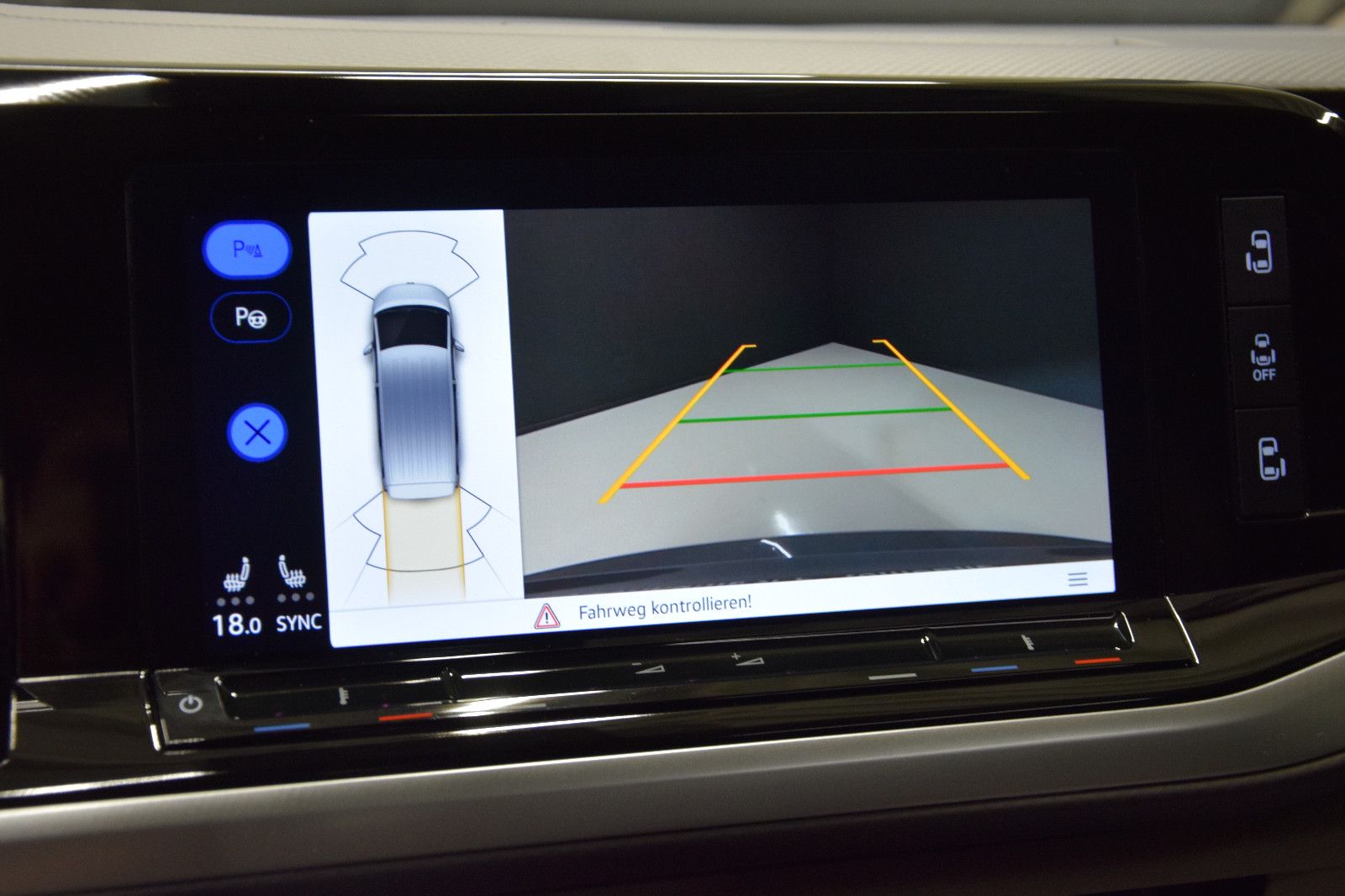 Fahrzeugabbildung Volkswagen T7 Multivan Style Pano ACC IQ AHK Stndhzg Alcant