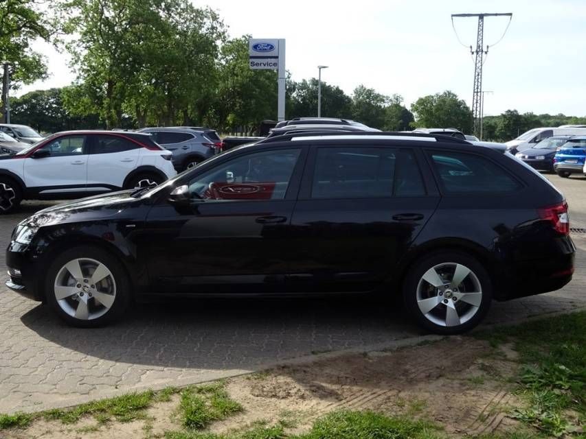 Fahrzeugabbildung SKODA Octavia Combi 1,5 TSI Clever Navi AHK