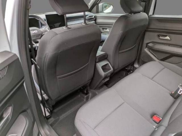 Fahrzeugabbildung Dacia Neuer Dacia Duster Expression TCe 130