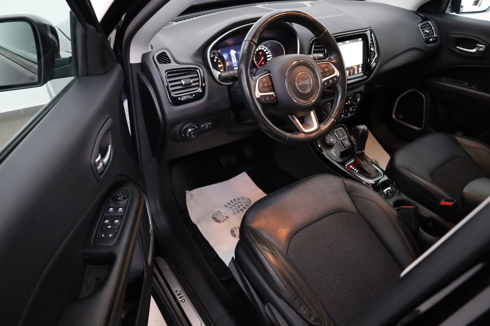 Fahrzeugabbildung Jeep Compass Limited 4WD T.Leder,Navi,LED,Apple Car.