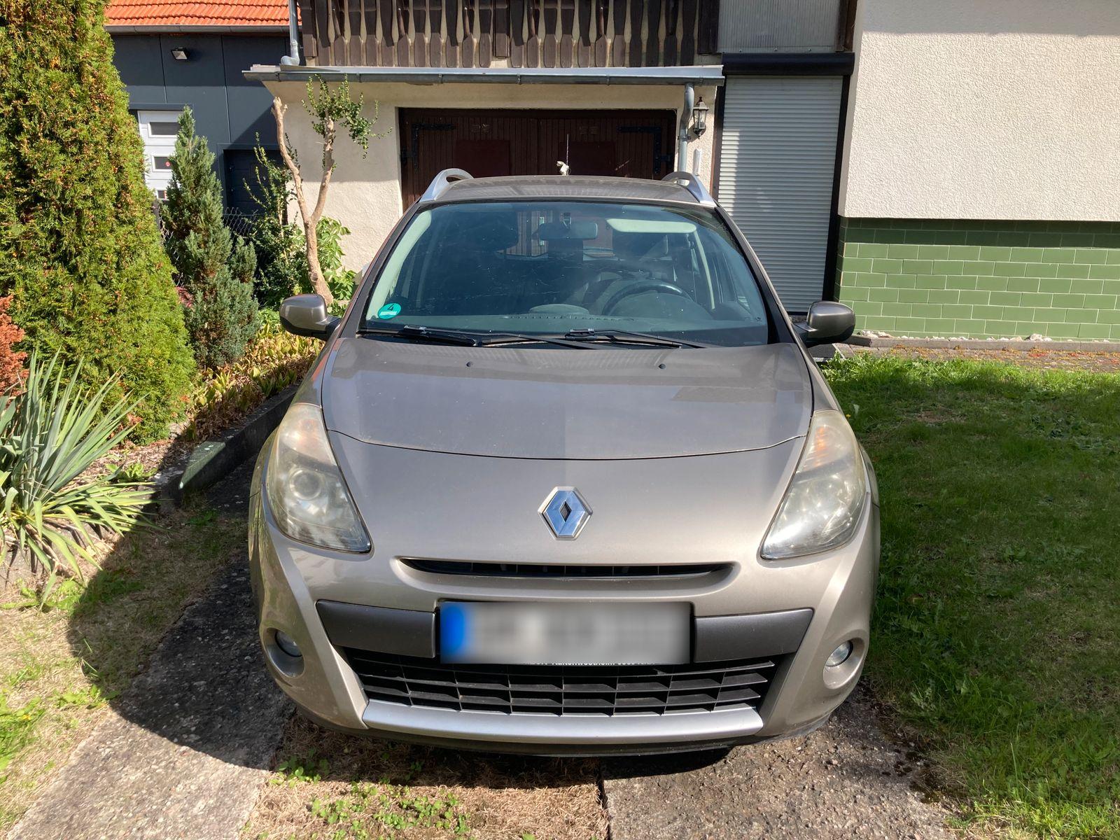 Renault Clio 2011 — rear view